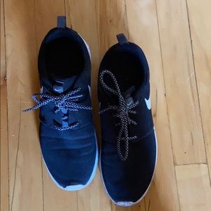 Nike Roshe tennis shoes